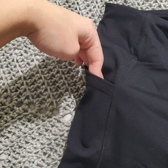 Black Leggings 💪 - Picture 3 of 4